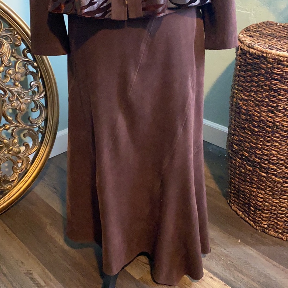 chocolate faux suede skirt EUC - Picture 1 of 7
